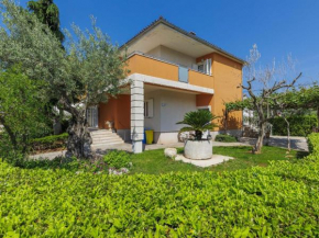 Apartment Villa Alba-2 by Interhome